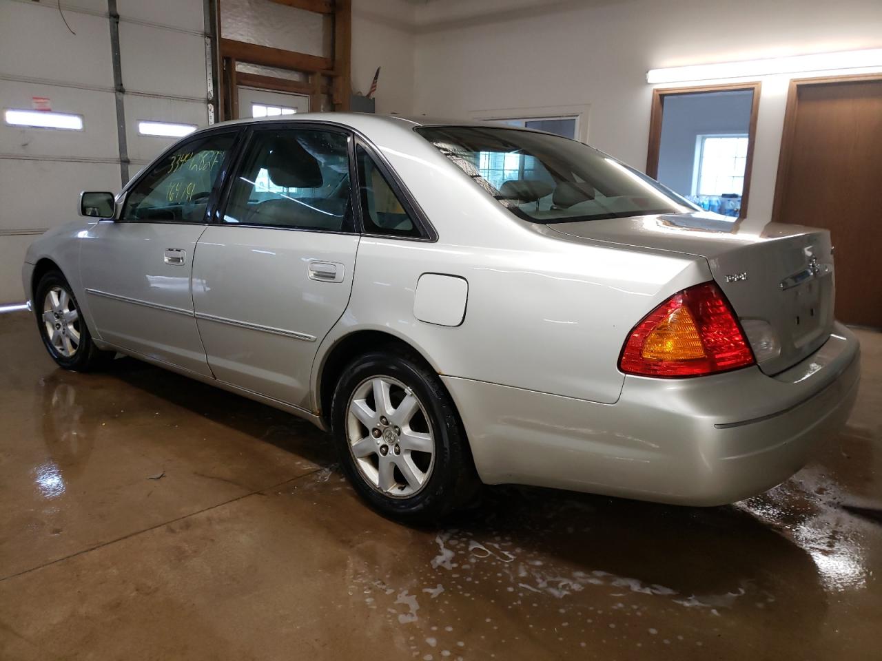 Photo 3 from auction – 2000 TOYOTA AVALON XL with VIN 4T1BF28B2YU023854
