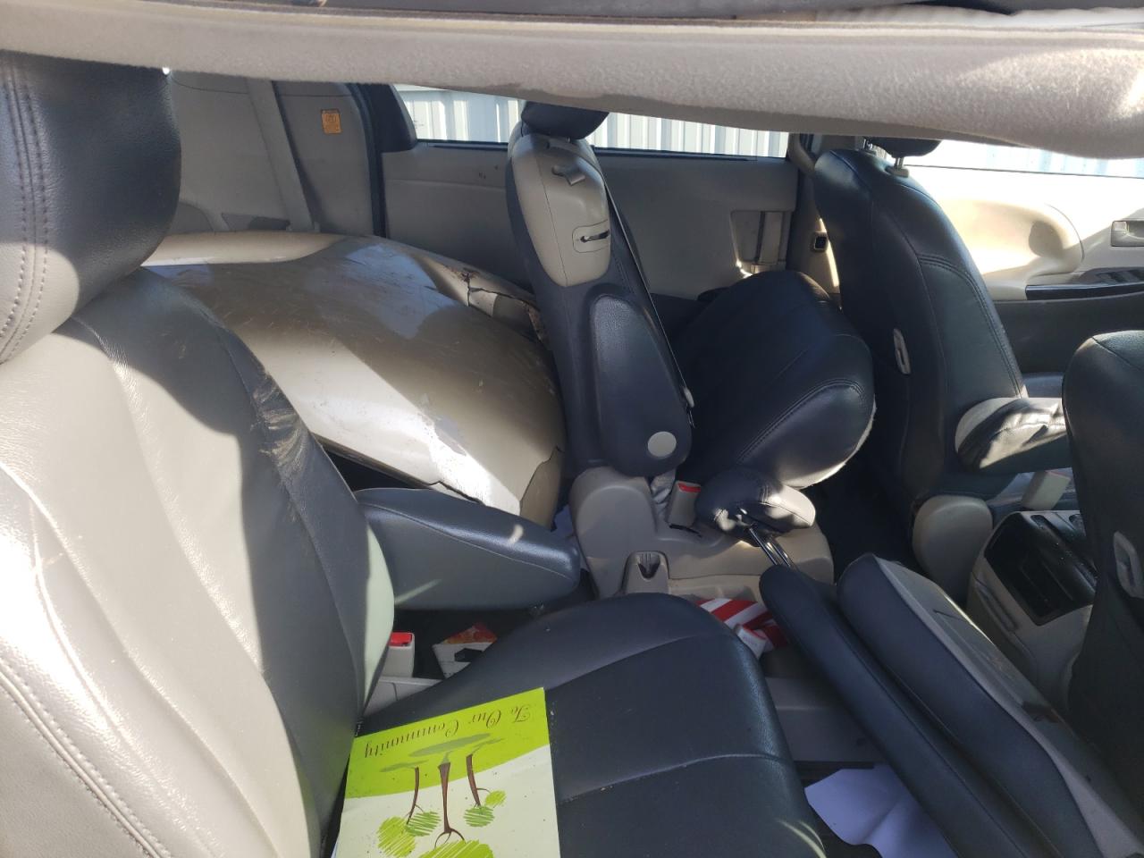 Photo 6 from auction – 2012 TOYOTA SIENNA LE with VIN 5TDKK3DC7CS208564