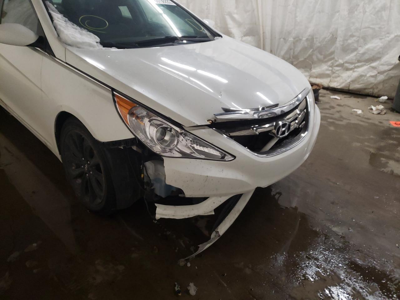 Photo 9 from auction – 2011 HYUNDAI SONATA SE with VIN 5NPEC4AC4BH064156