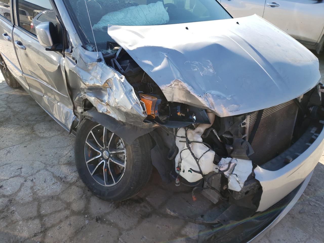 Zdjęcie 9 z aukcji – 2015 DODGE GRAND CARA z VIN 2C4RDGEG0FR636443