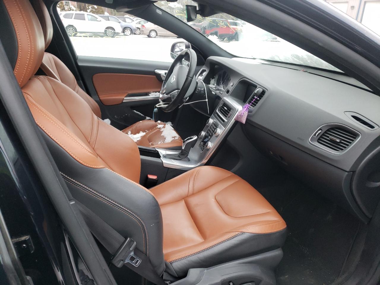 Photo 5 from auction – 2017 VOLVO V60 PREMIE with VIN YV140MSK2H1358627