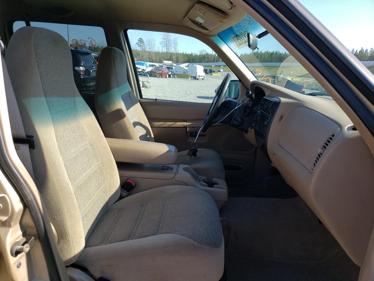 Photo 5 from auction – 2000 FORD EXPLORER X with VIN 1FMZU72X6YUA56703