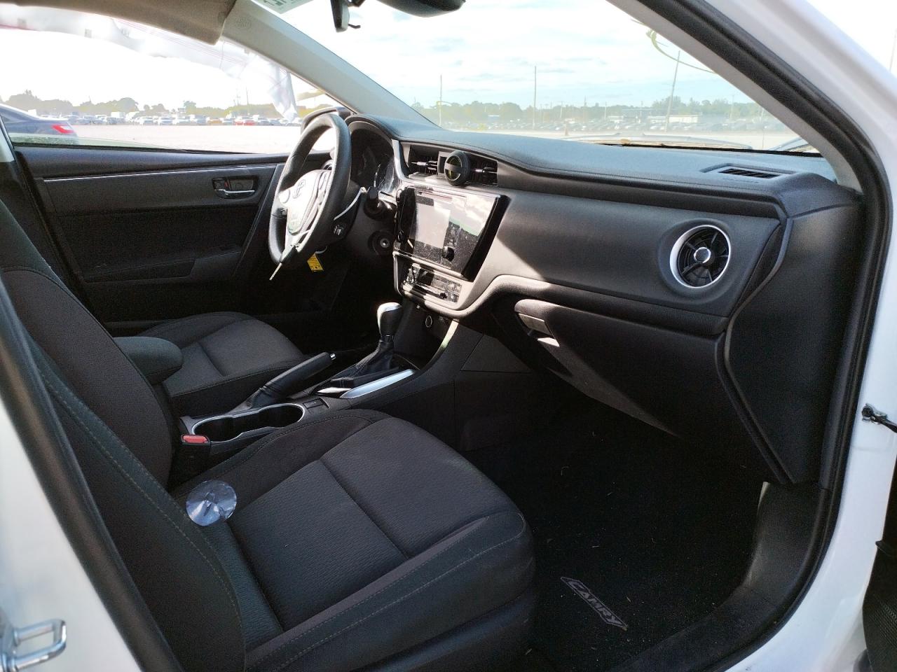 Photo 5 from auction – 2018 TOYOTA COROLLA L with VIN 5YFBURHE0JP850011