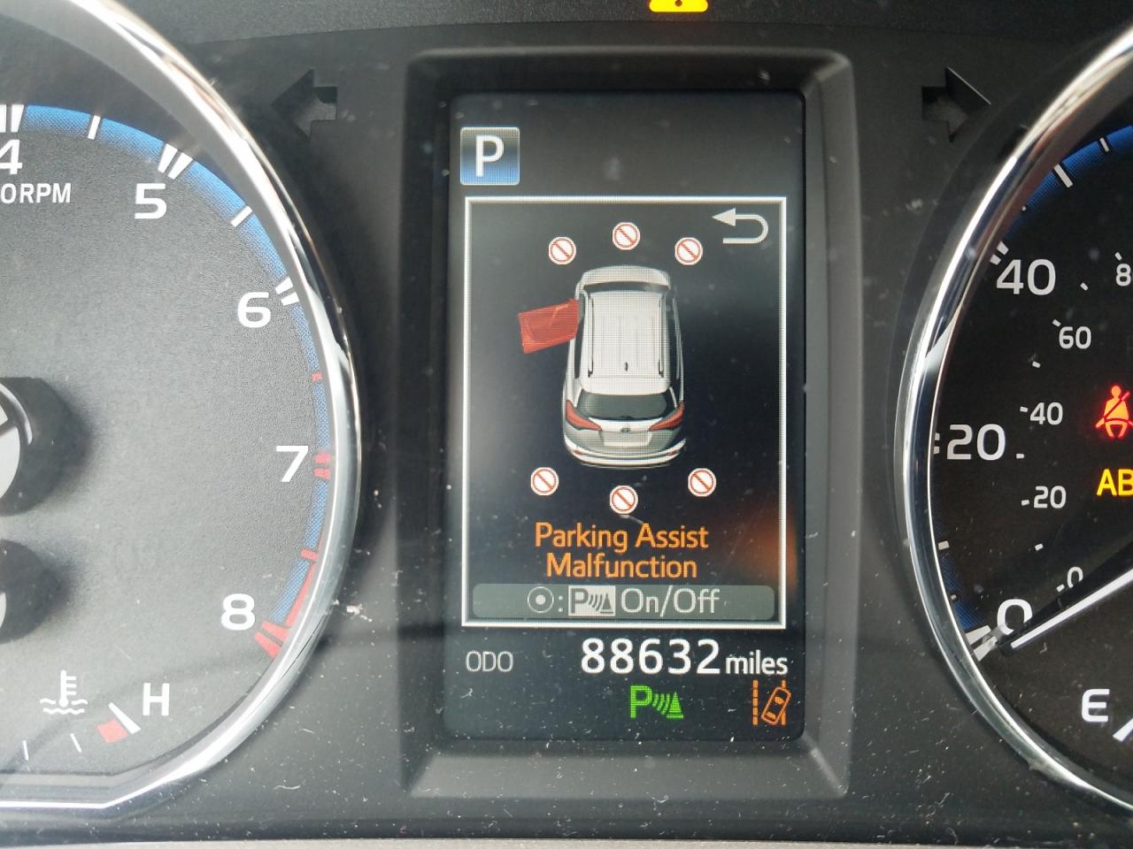 Photo 8 from auction – 2017 TOYOTA RAV4 LIMIT with VIN JTMYFREV6HD102093