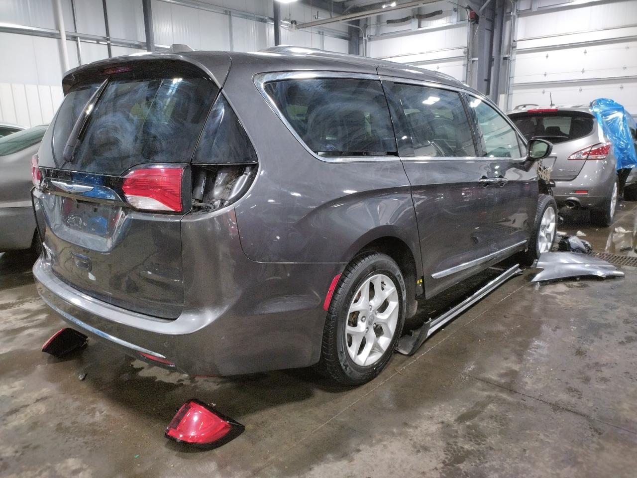 Photo 4 from auction – 2017 CHRYSLER PACIFICA T with VIN 2C4RC1EG6HR763975