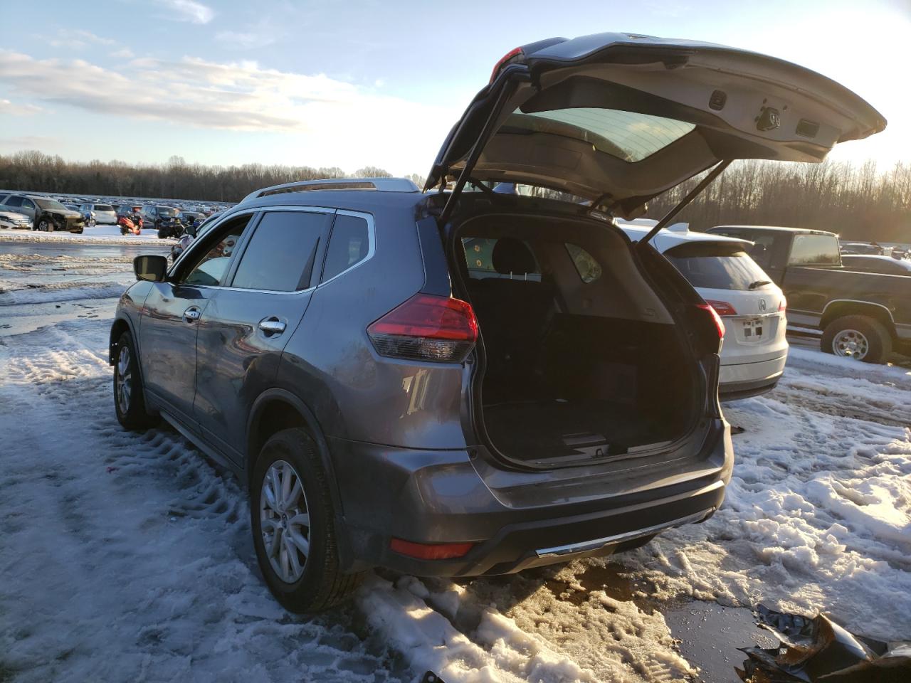 Photo 3 from auction – 2017 NISSAN ROGUE S with VIN KNMAT2MV4HP580840