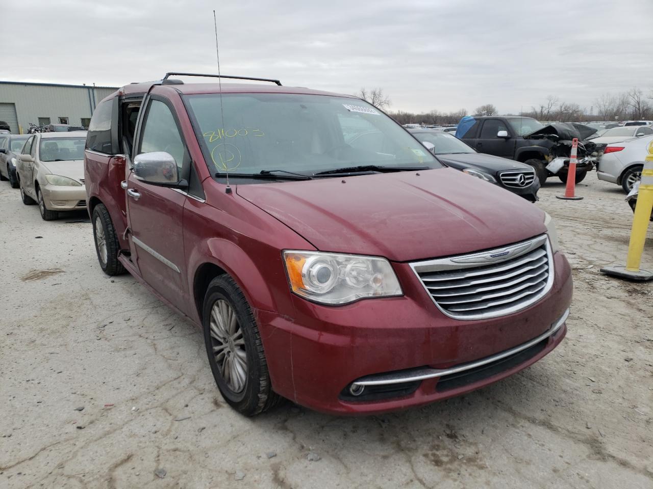 CHRYSLER TOWN & COU 2013 with VIN 2C4RC1GG1DR811003 - Photo from auction