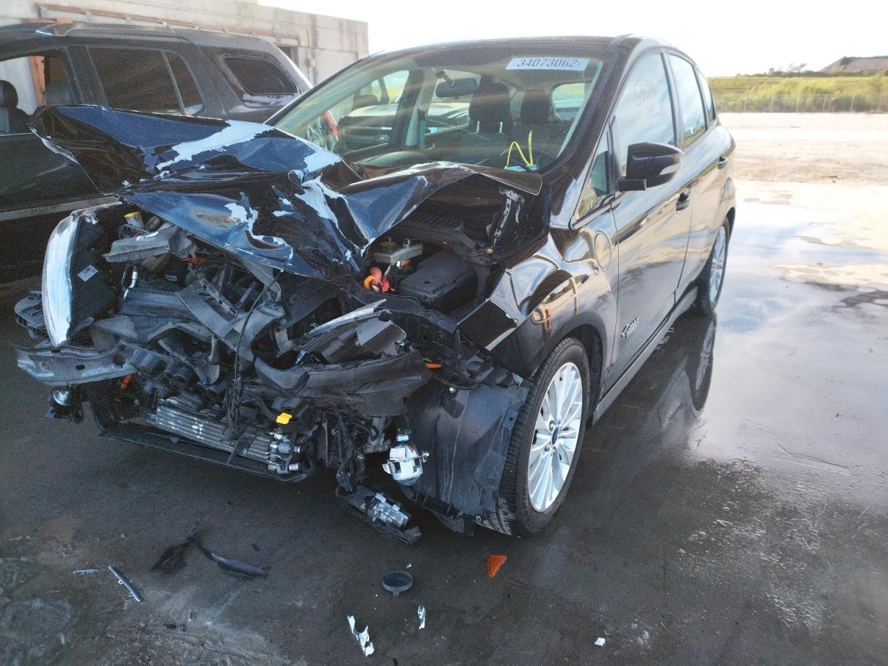Photo 2 from auction – 2017 FORD C-MAX SE with VIN 1FADP5EU3HL105668