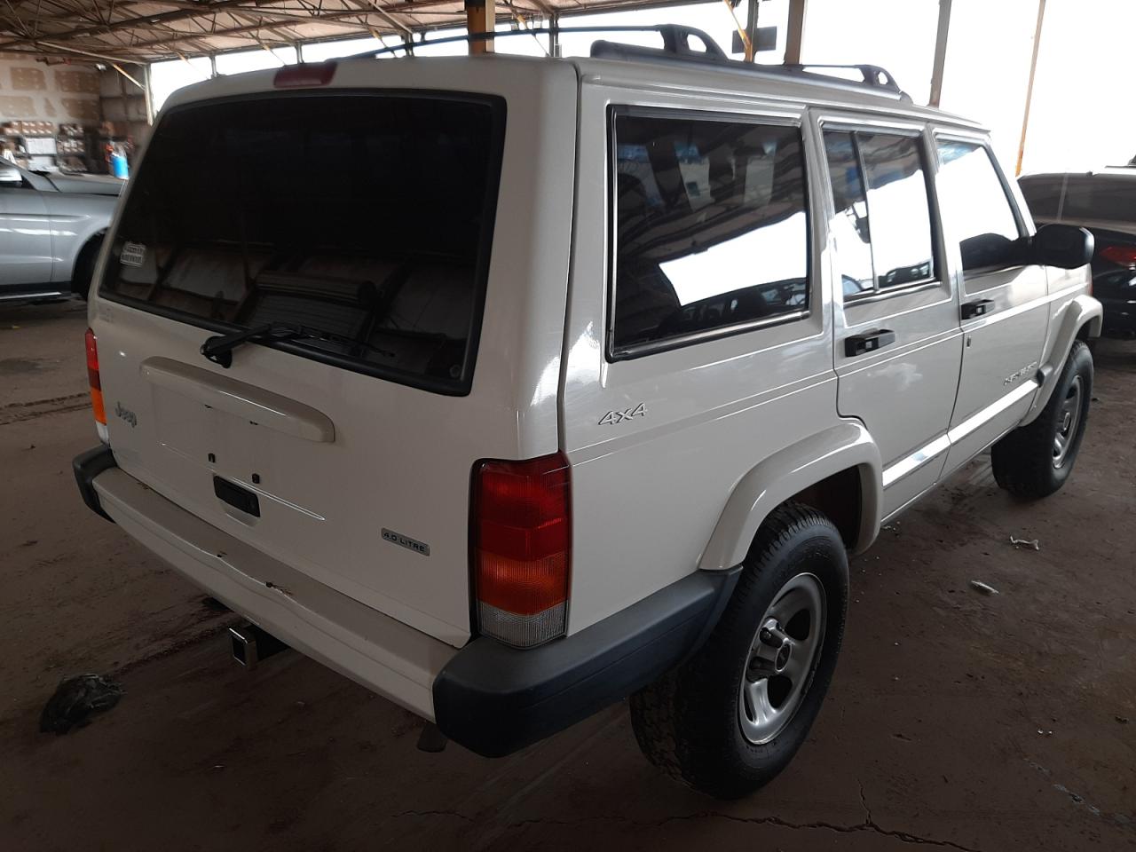 Photo 4 from auction – 2001 JEEP CHEROKEE S with VIN 1J4FF48S61L585621