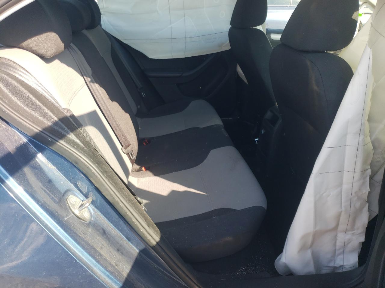 Photo 6 from auction – 2018 VOLKSWAGEN JETTA S with VIN 3VW2B7AJ2JM236213