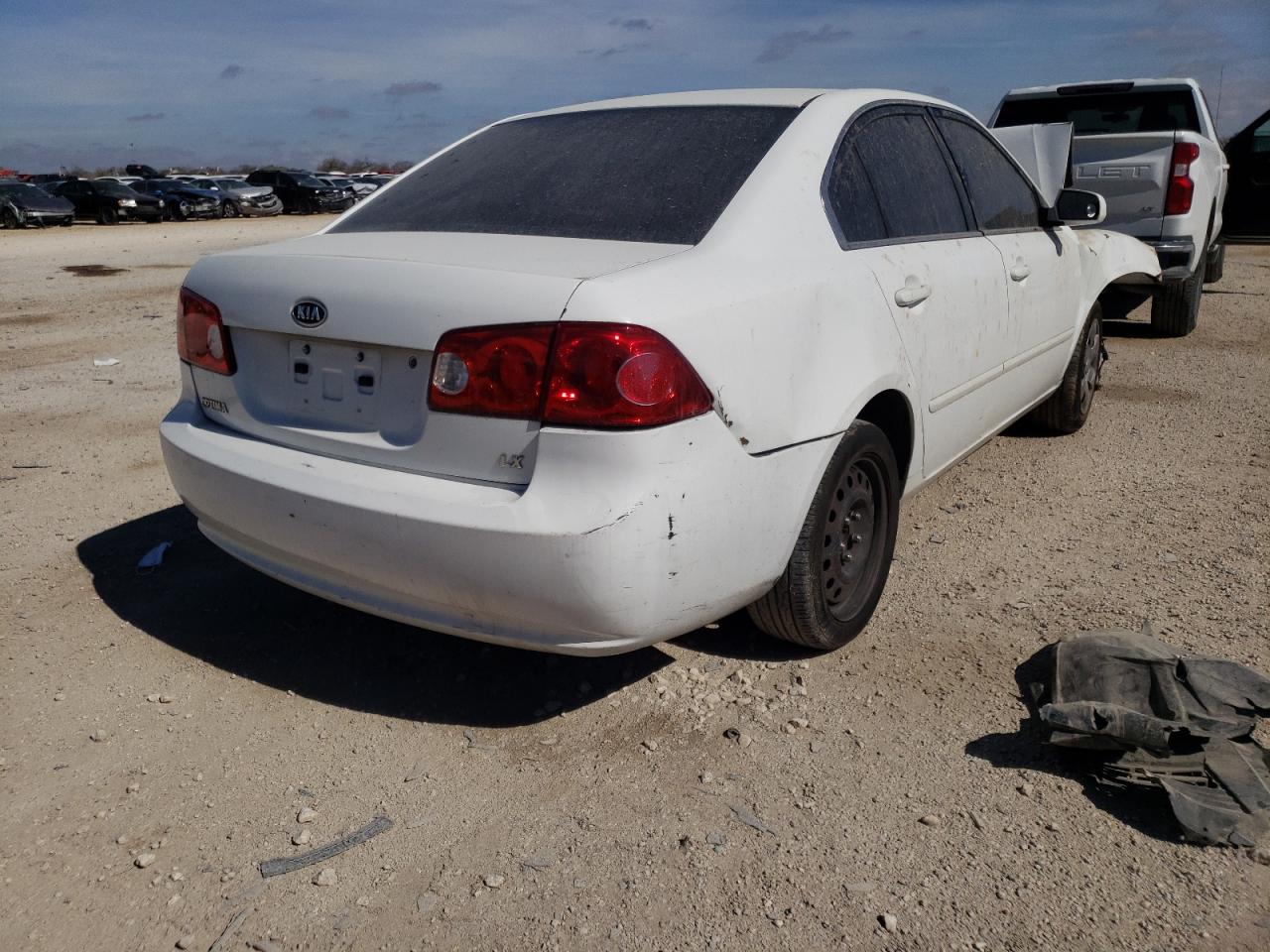 Photo 4 from auction – 2006 KIA OPTIMA LX with VIN KNAGE123165020845