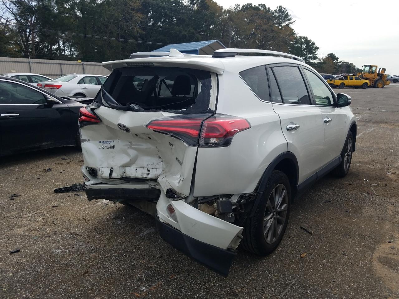 Photo 4 from auction – 2017 TOYOTA RAV4 LIMIT with VIN JTMYFREV6HD102093