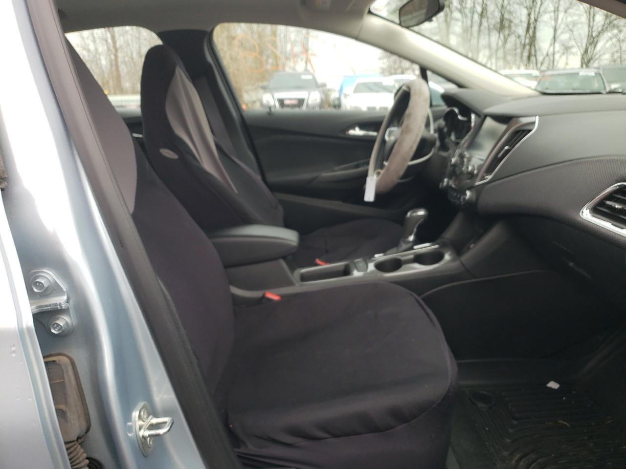 Photo 5 from auction – 2017 CHEVROLET CRUZE LT with VIN 3G1BE5SM3HS564343