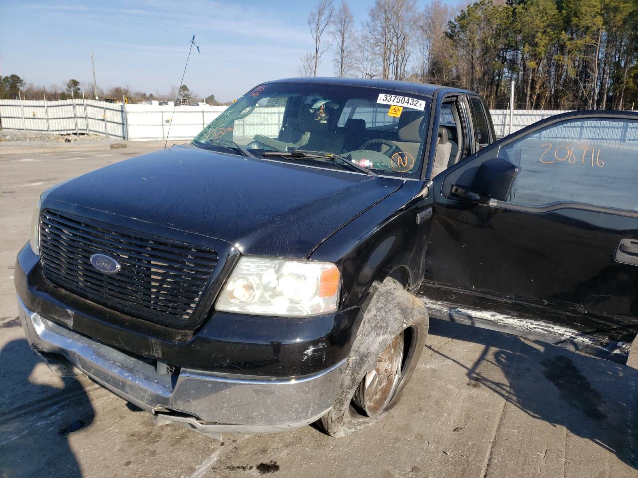 Photo 2 from auction – 2004 FORD F150 with VIN 1FTRX12W64NA32633