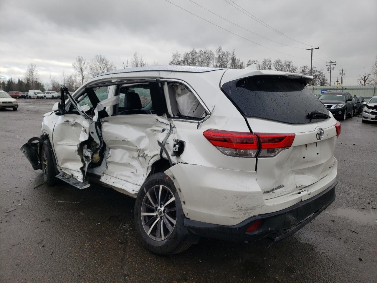 Photo 3 from auction – 2017 TOYOTA HIGHLANDER with VIN 5TDJZRFH8HS438639