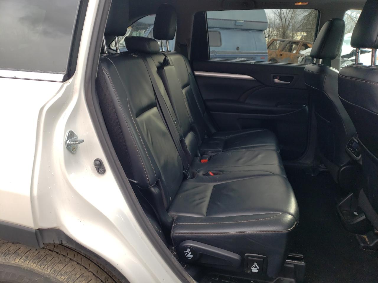 Photo 6 from auction – 2016 TOYOTA HIGHLANDER with VIN 5TDJKRFH9GS318710