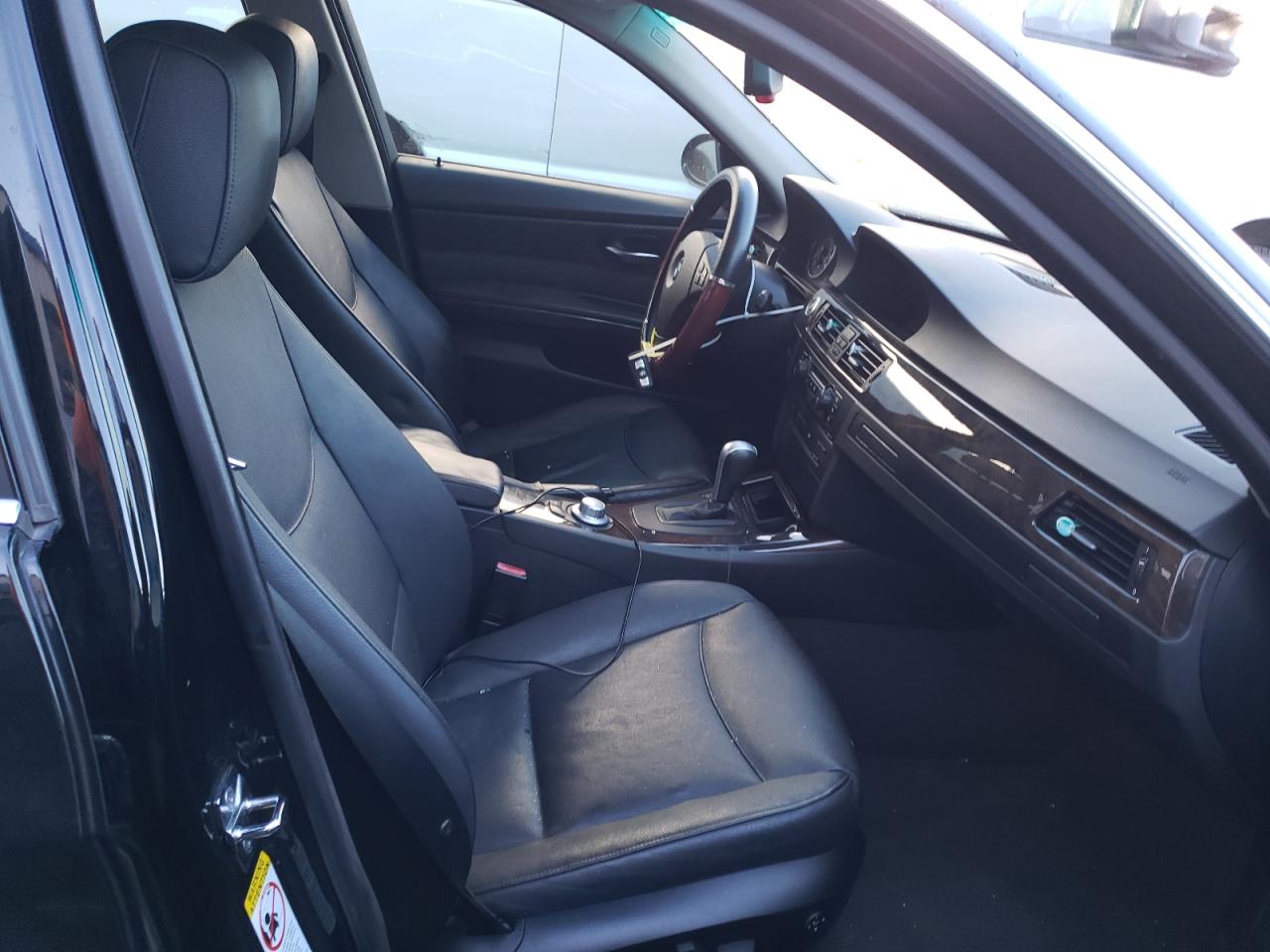 Photo 5 from auction – 2006 BMW 330 I with VIN WBAVB33526PS19287