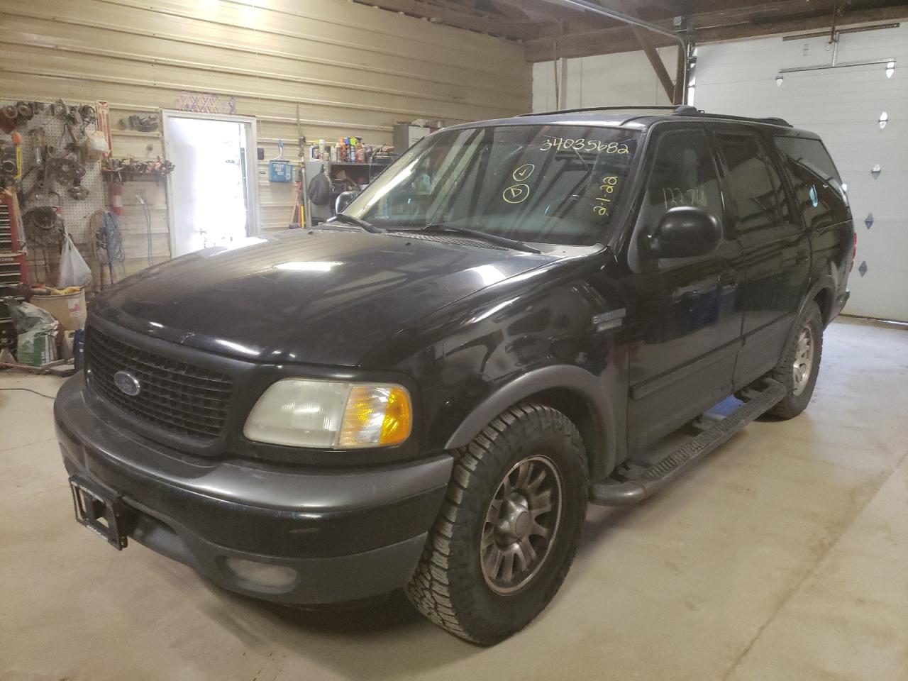 Photo 2 from auction – 2000 FORD EXPEDITION with VIN 1FMRU1565YLA84451