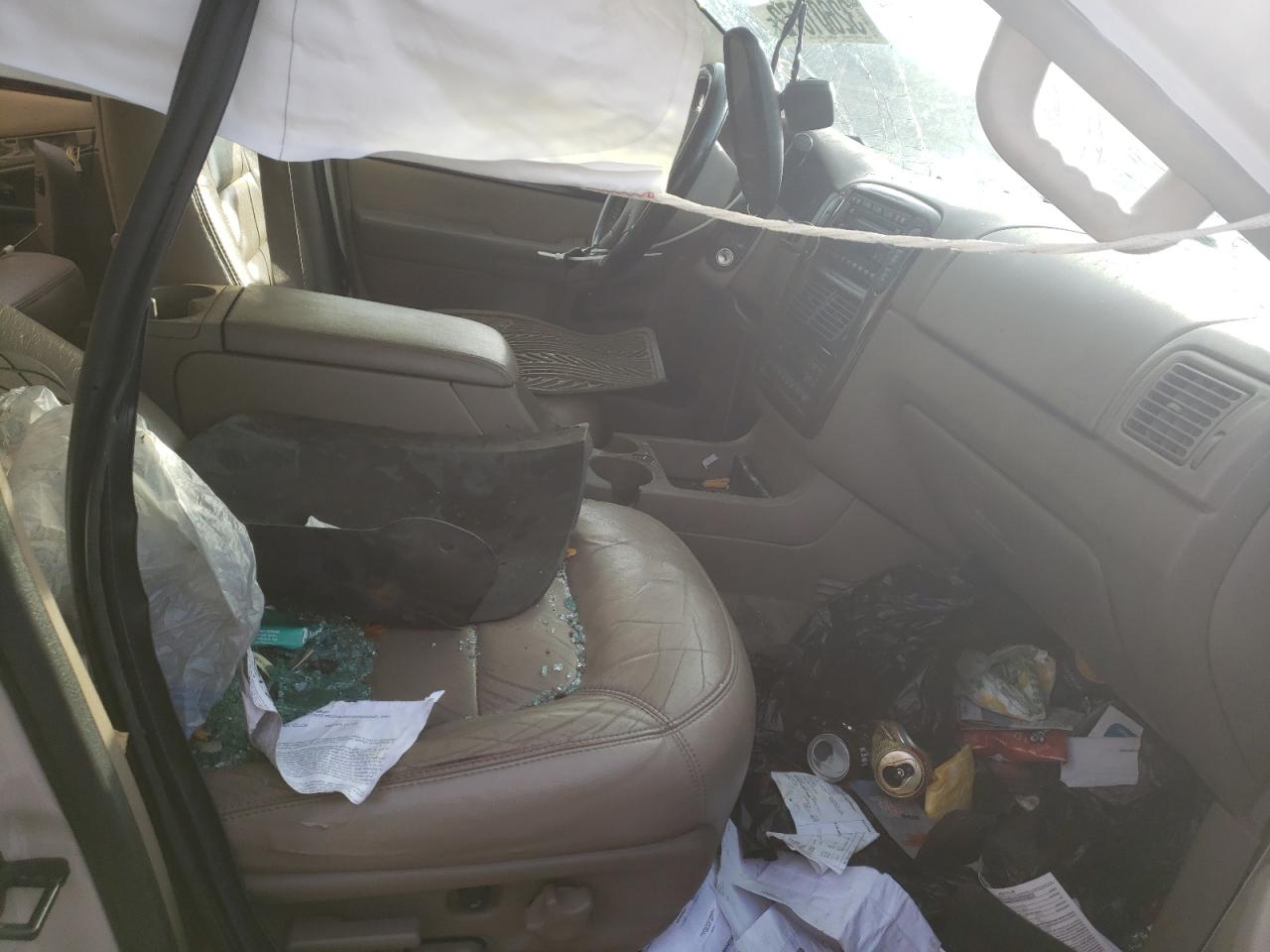 Photo 5 from auction – 2005 FORD EXPLORER L with VIN 1FMDU75W95ZA46954