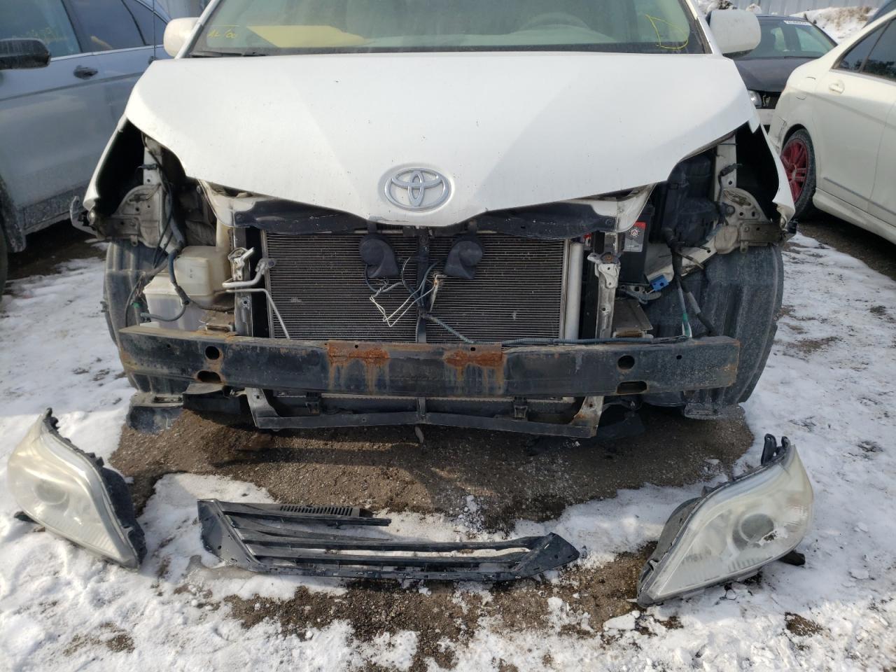 Photo 9 from auction – 2013 TOYOTA SIENNA LE with VIN 5TDKK3DC0DS303033