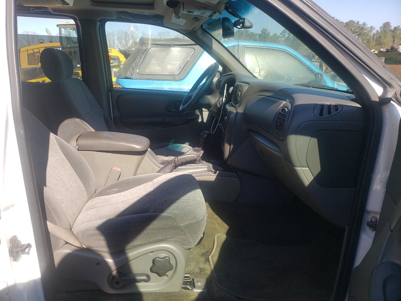 Photo 5 from auction – 2002 CHEVROLET TRAILBLAZE with VIN 1GNDS13S122525405