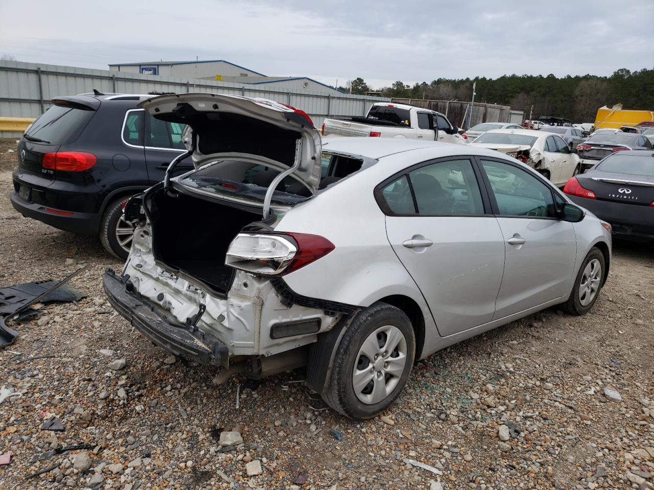 Photo 16 from auction – 2017 KIA FORTE LX with VIN 3KPFK4A72HE043992
