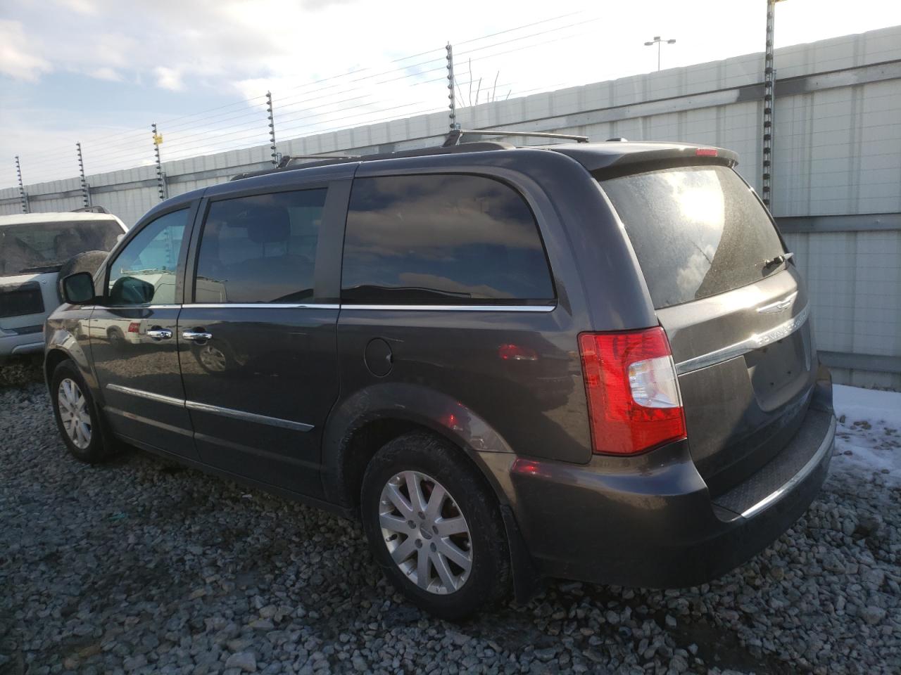 Photo 3 from auction – 2015 CHRYSLER TOWN & COU with VIN 2C4RC1BG1FR753355