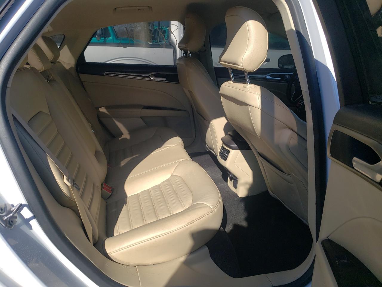 Photo 6 from auction – 2016 FORD FUSION SE with VIN 3FA6P0HDXGR176910