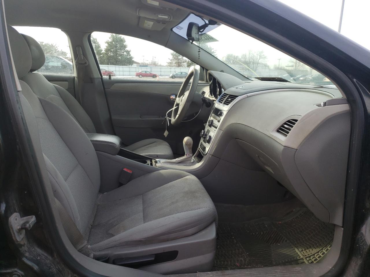 Photo 5 from auction – 2010 CHEVROLET MALIBU LS with VIN 1G1ZB5EB8AF100900
