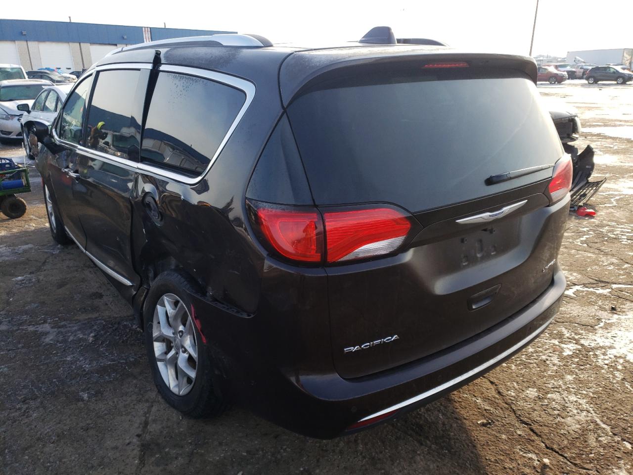 Photo 3 from auction – 2018 CHRYSLER PACIFICA L with VIN 2C4RC1GG4JR330738