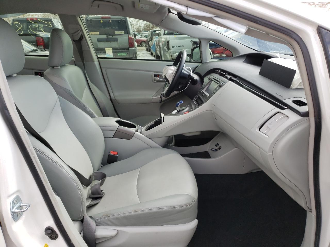 Photo 5 from auction – 2014 TOYOTA PRIUS with VIN JTDKN3DU4E0389659