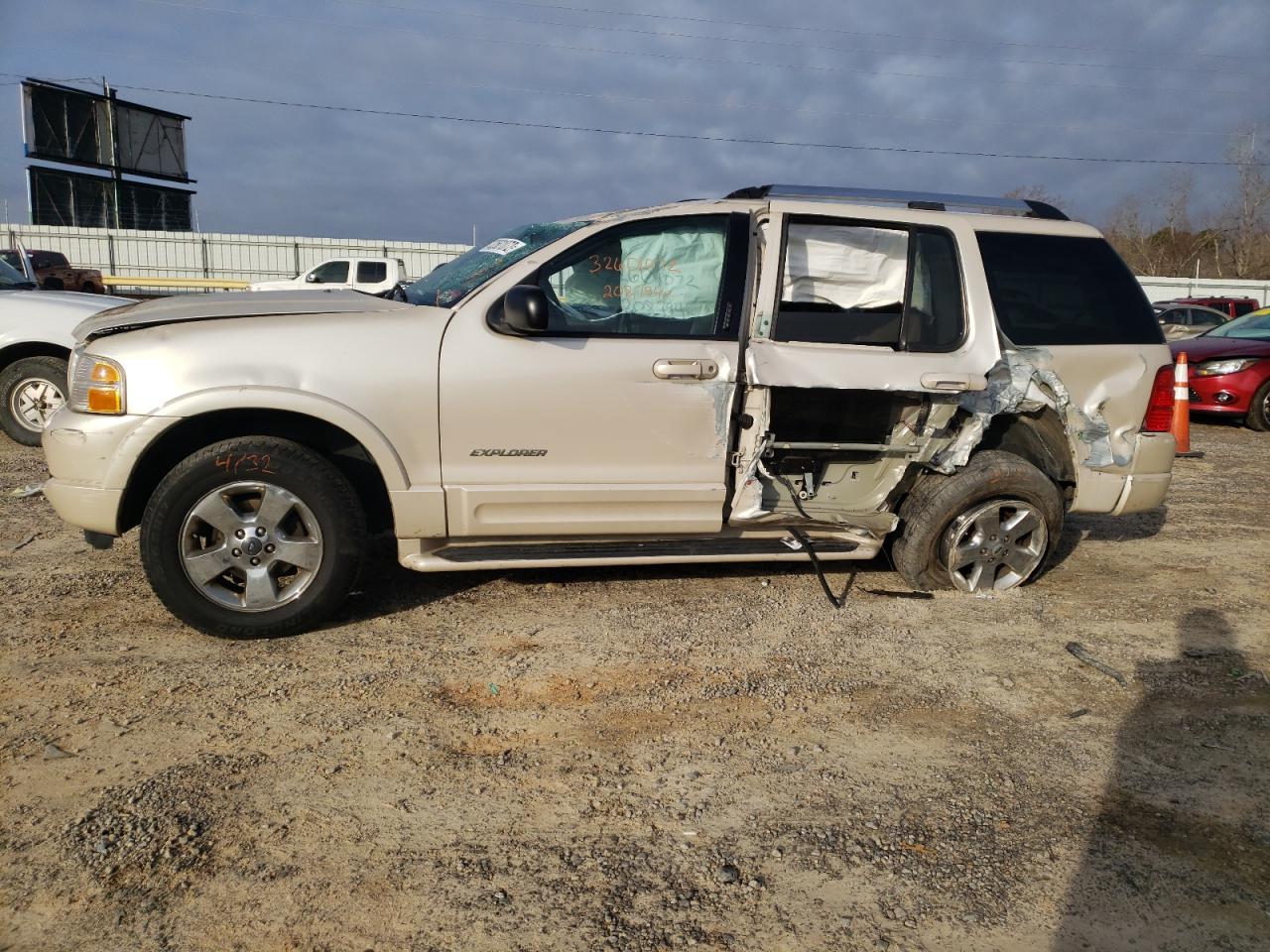 Photo 9 from auction – 2005 FORD EXPLORER L with VIN 1FMDU75W95ZA46954