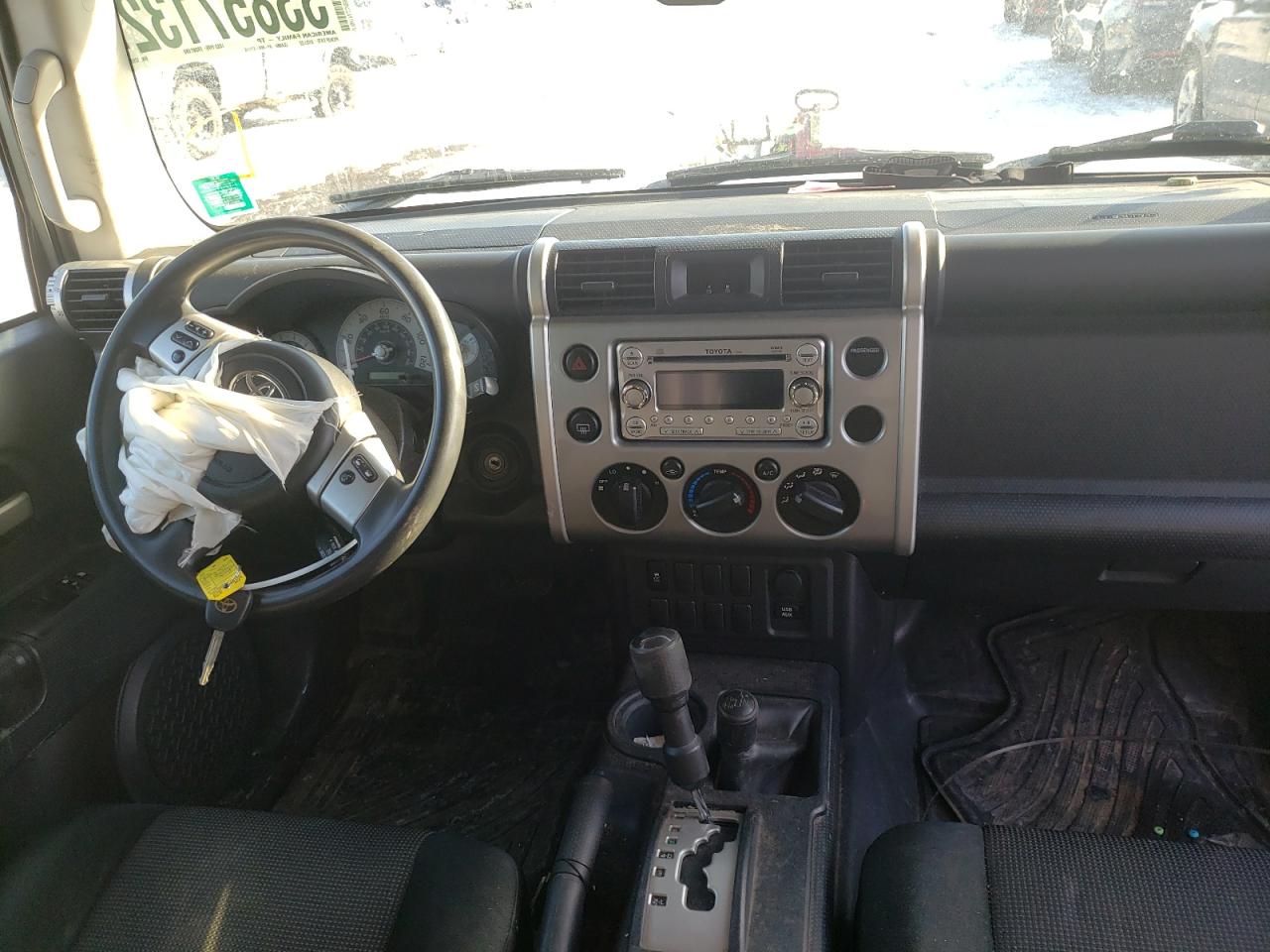 Photo 9 from auction – 2012 TOYOTA FJ CRUISER with VIN JTEBU4BF5CK129295