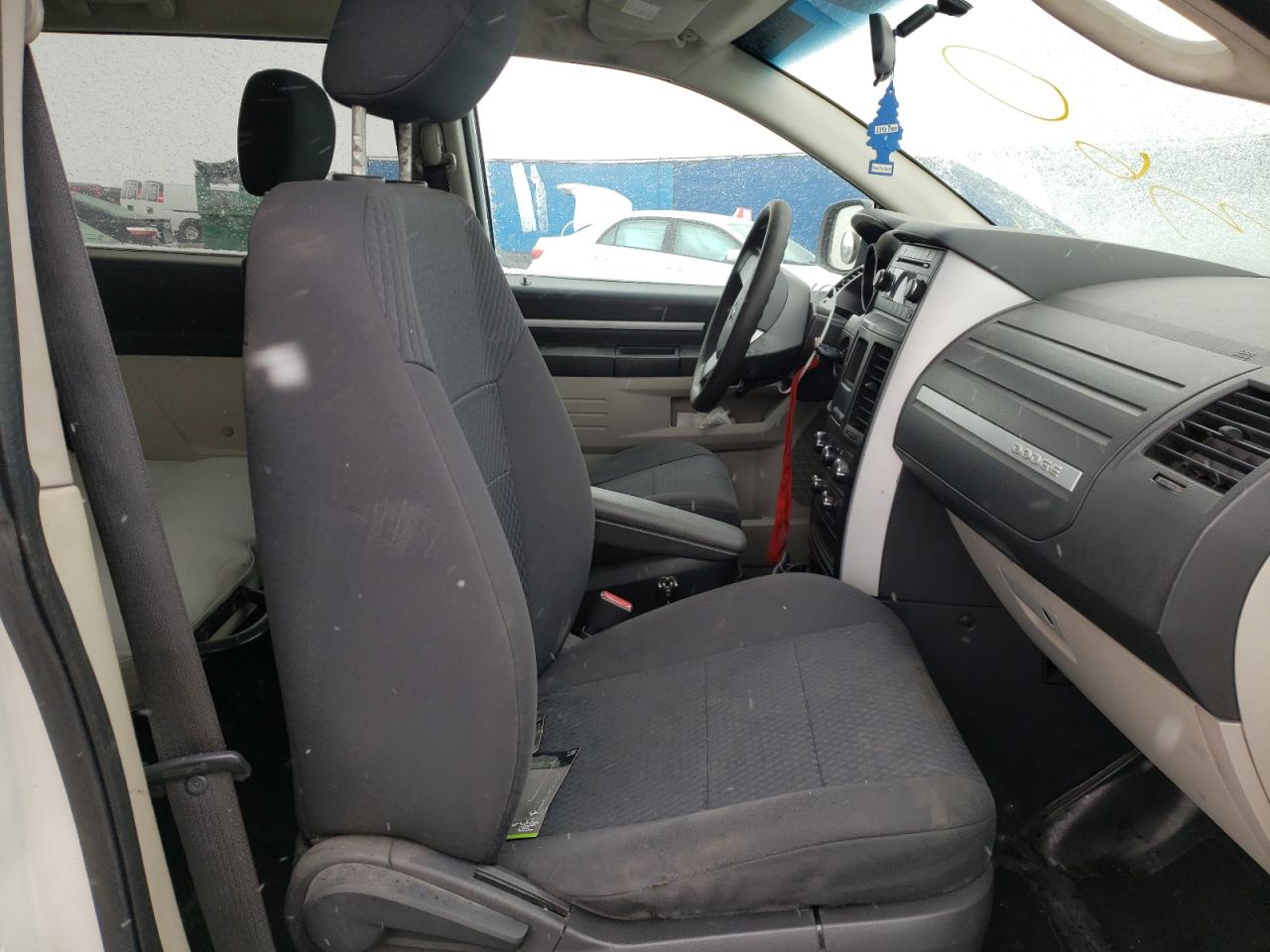Photo 5 from auction – 2010 DODGE GRAND CARA with VIN 2D4RN4DE9AR155369