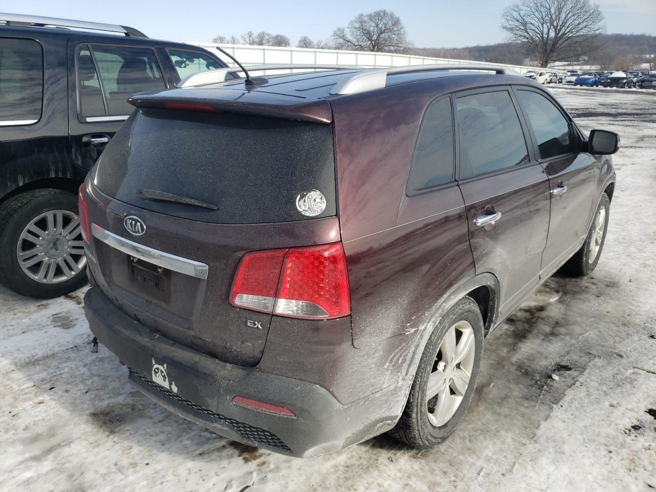 Photo 4 from auction – 2012 KIA SORENTO EX with VIN 5XYKU4A64CG284741