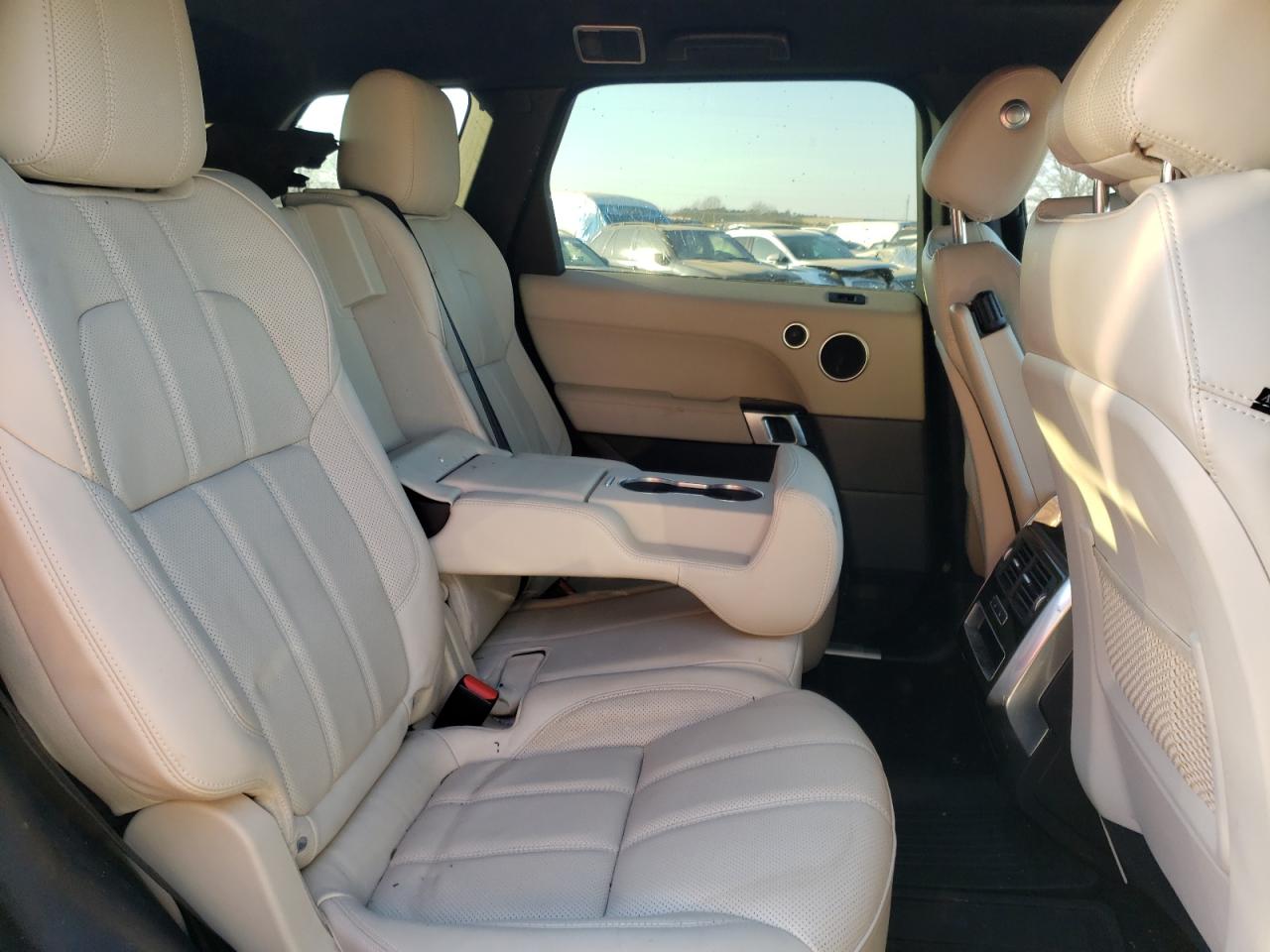 Photo 6 from auction – 2017 LAND ROVER RANGE ROVE with VIN SALWR2FV0HA138764