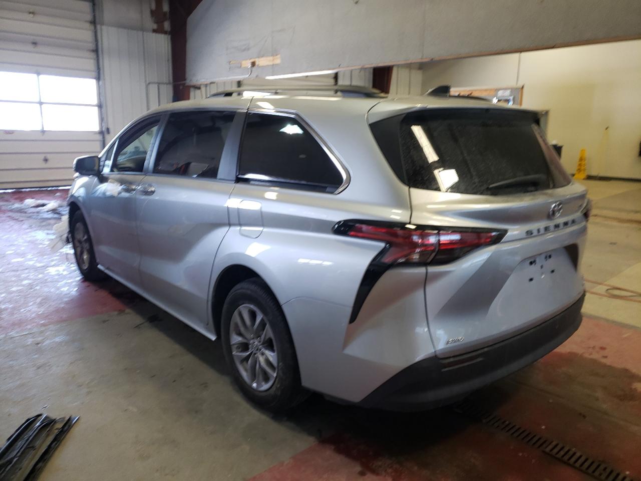 Photo 3 from auction – 2022 TOYOTA SIENNA XLE with VIN 5TDYSKFC4NS045392