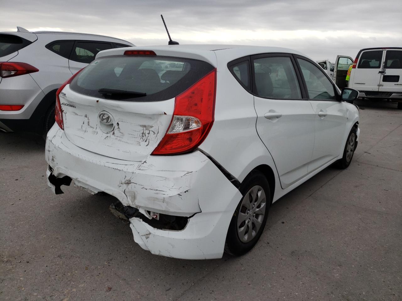 Photo 4 from auction – 2017 HYUNDAI ACCENT SE with VIN KMHCT5AE1HU307317