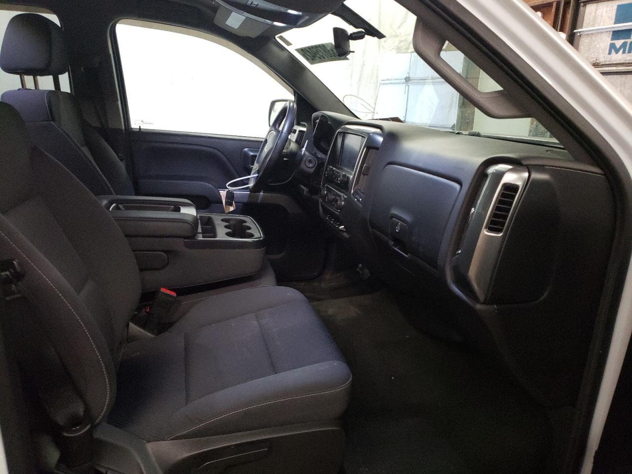 Photo 5 from auction – 2018 CHEVROLET SILVERADO with VIN 3GCUKREC8JG135159