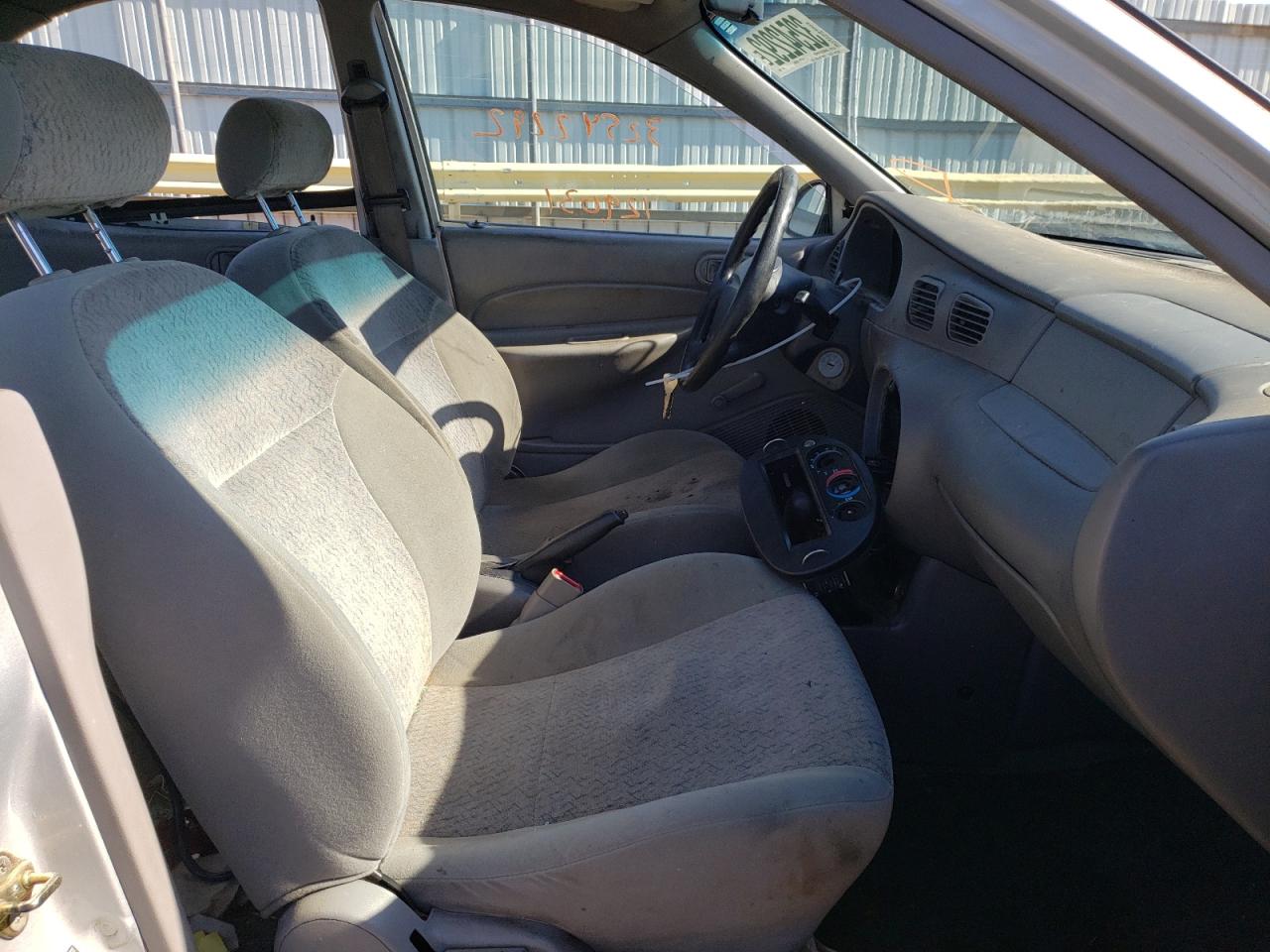 Photo 5 from auction – 2000 FORD ESCORT with VIN 3FAFP13P0YR175340