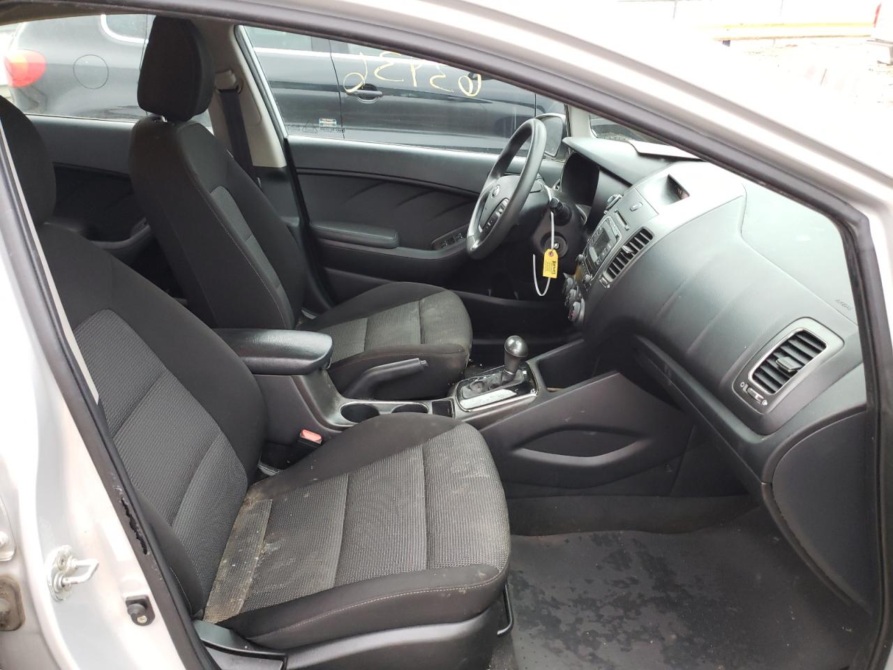 Photo 18 from auction – 2017 KIA FORTE LX with VIN 3KPFK4A72HE043992