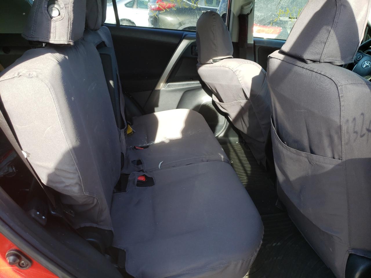 Photo 6 from auction – 2014 TOYOTA RAV4 LE with VIN JTMBFREV8EJ004850
