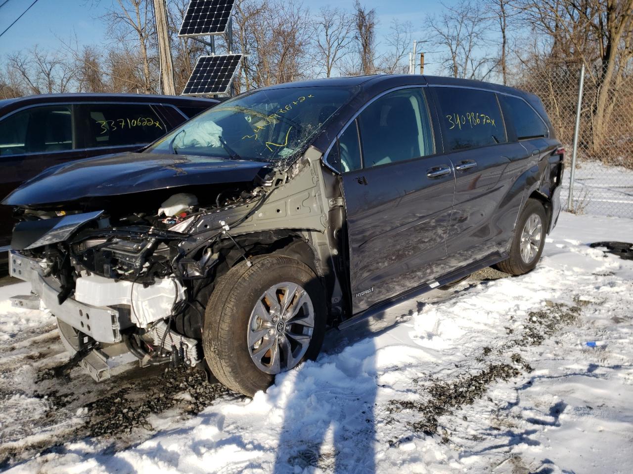 Photo 2 from auction – 2021 TOYOTA SIENNA XLE with VIN 5TDYSKFC7MS040394