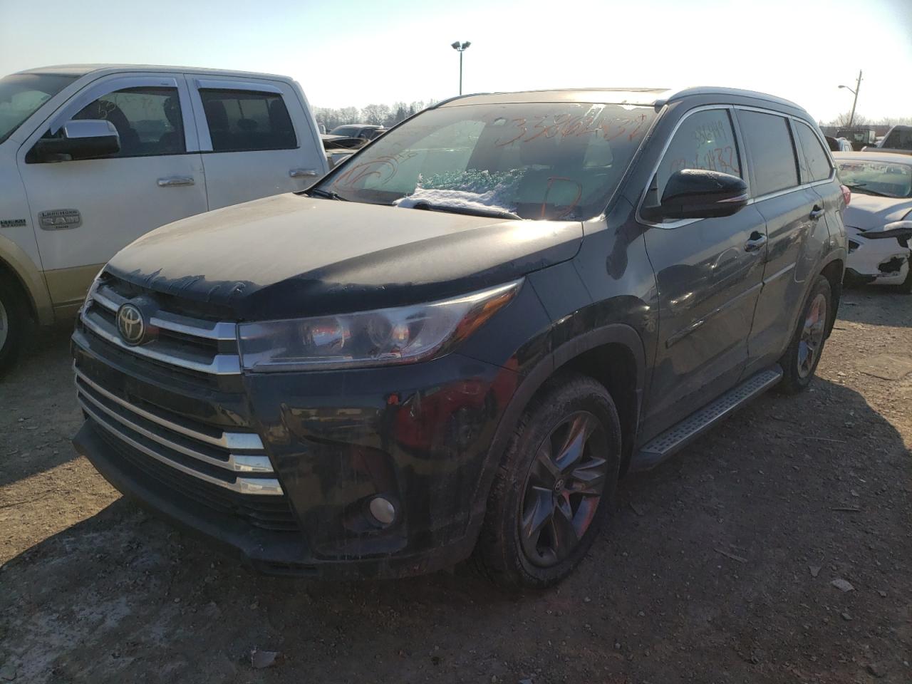 Photo 2 from auction – 2017 TOYOTA HIGHLANDER with VIN 5TDDZRFH9HS386449