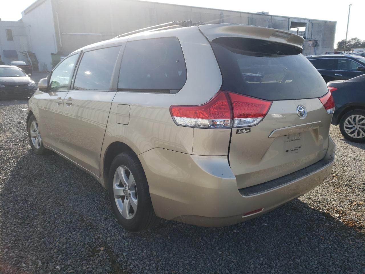 Photo 3 from auction – 2012 TOYOTA SIENNA LE with VIN 5TDKK3DC7CS208564