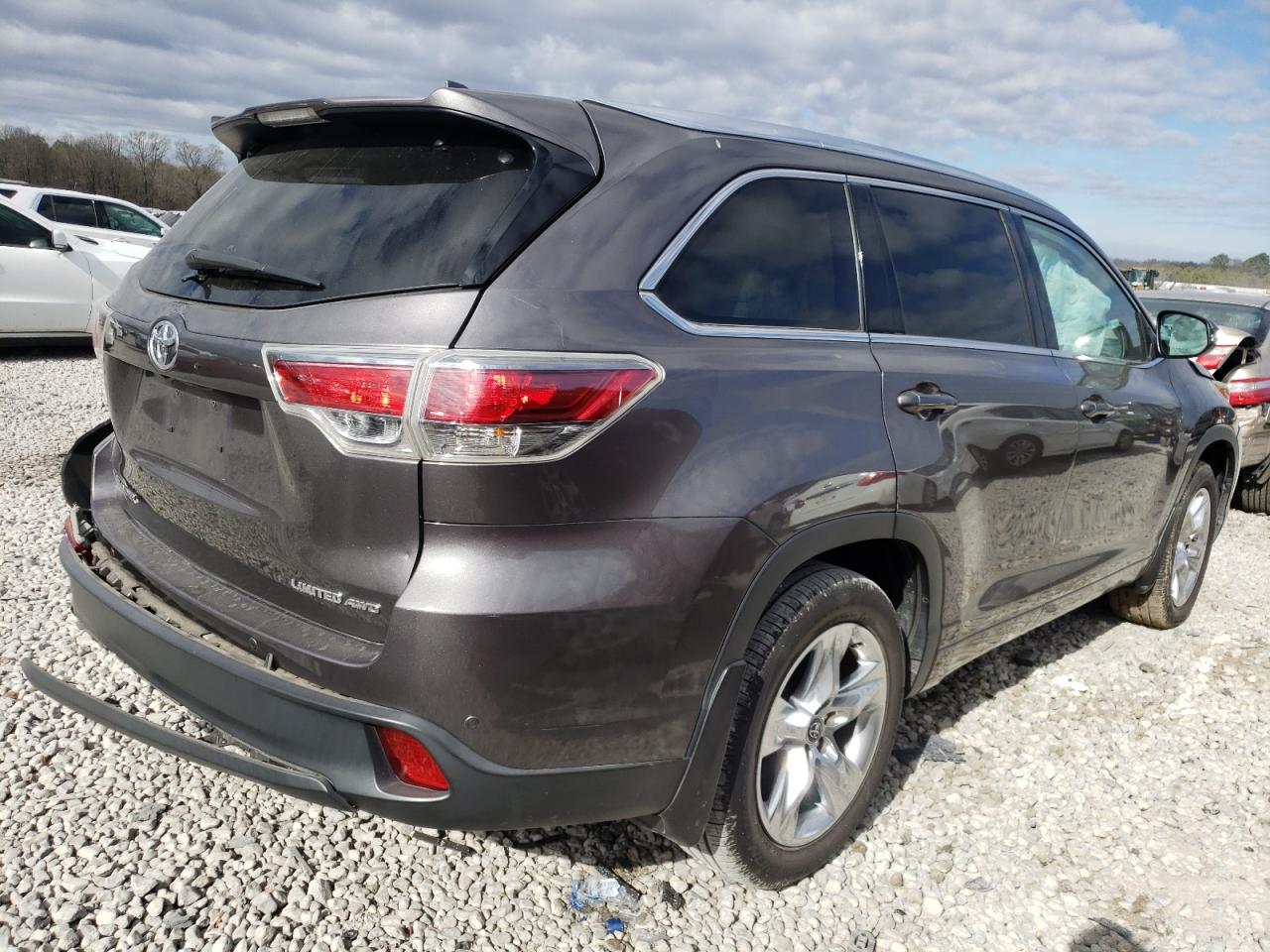 Photo 4 from auction – 2016 TOYOTA HIGHLANDER with VIN 5TDDKRFH8GS250929