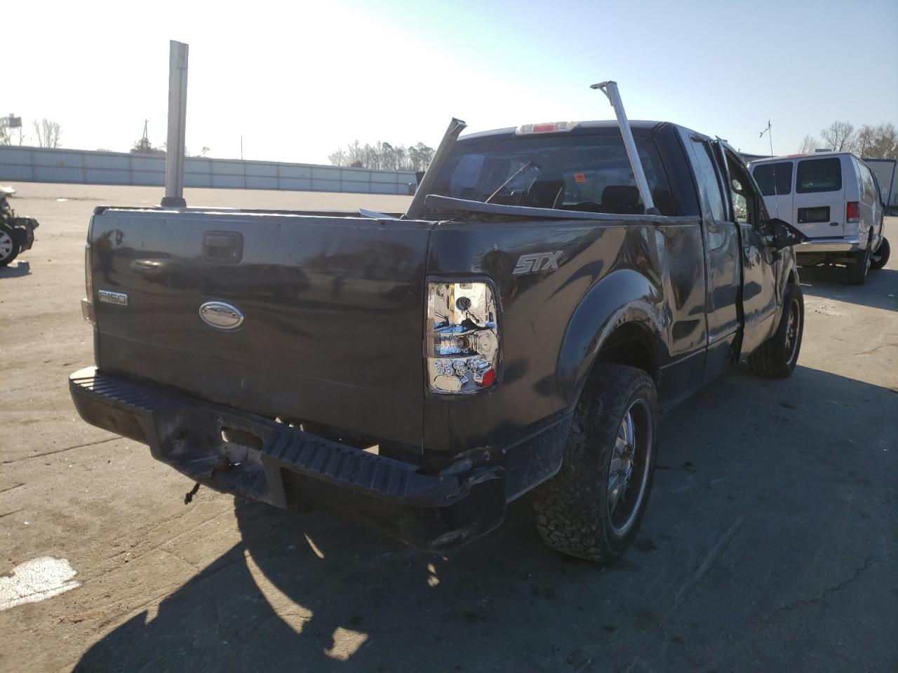 Photo 4 from auction – 2004 FORD F150 with VIN 1FTRX12W64NA32633