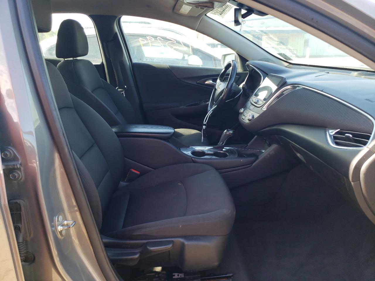 Photo 19 from auction – 2018 CHEVROLET MALIBU LT with VIN 1G1ZD5ST0JF222724