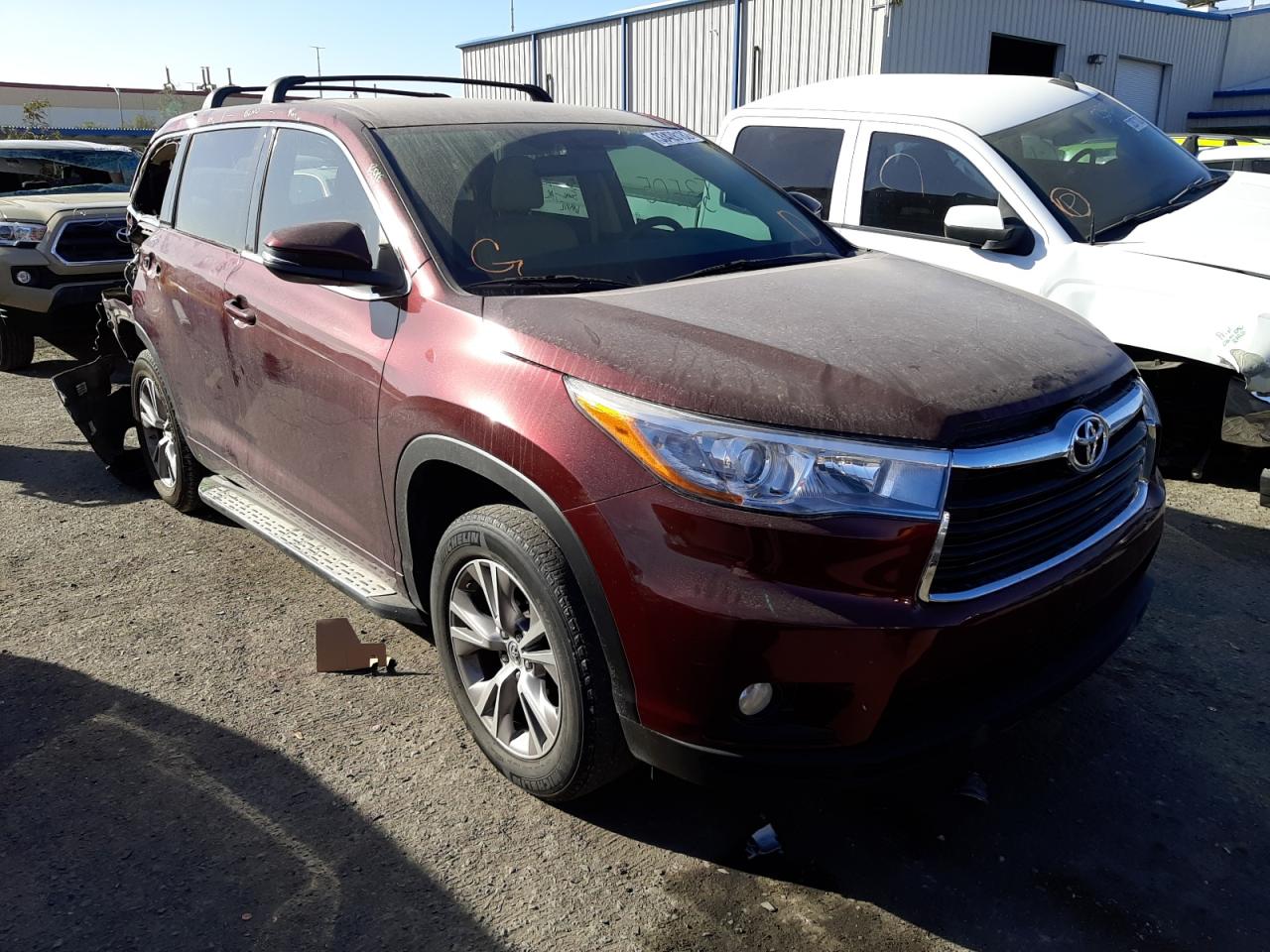 TOYOTA HIGHLANDER 2015 with VIN 5TDZKRFHXFS105220 - Photo from auction