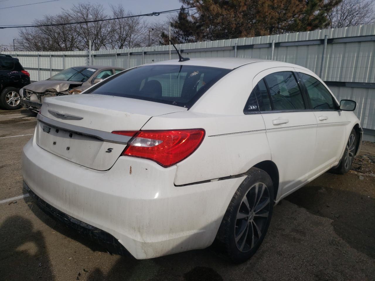 Photo 4 from auction – 2011 CHRYSLER 200 S with VIN 1C3BC8FGXBN612509